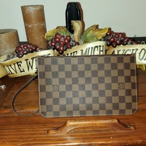 Louis Vuitton Neverfull MM pouch
